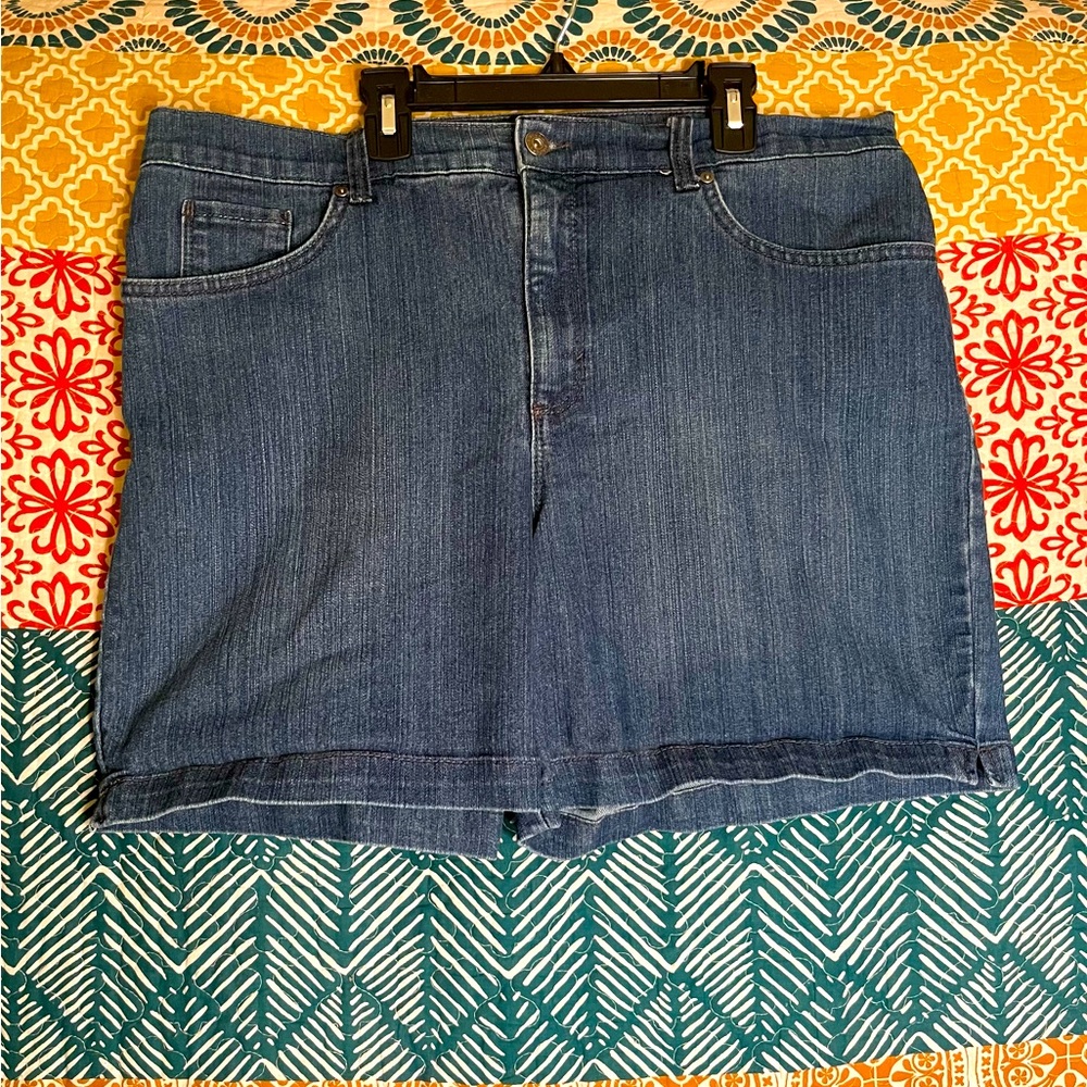 Mid-rise jean shorts circa 2000